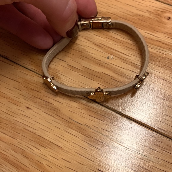 Leather and Gold Four Leaf Clover shaped bracelet - Picture 3 of 4